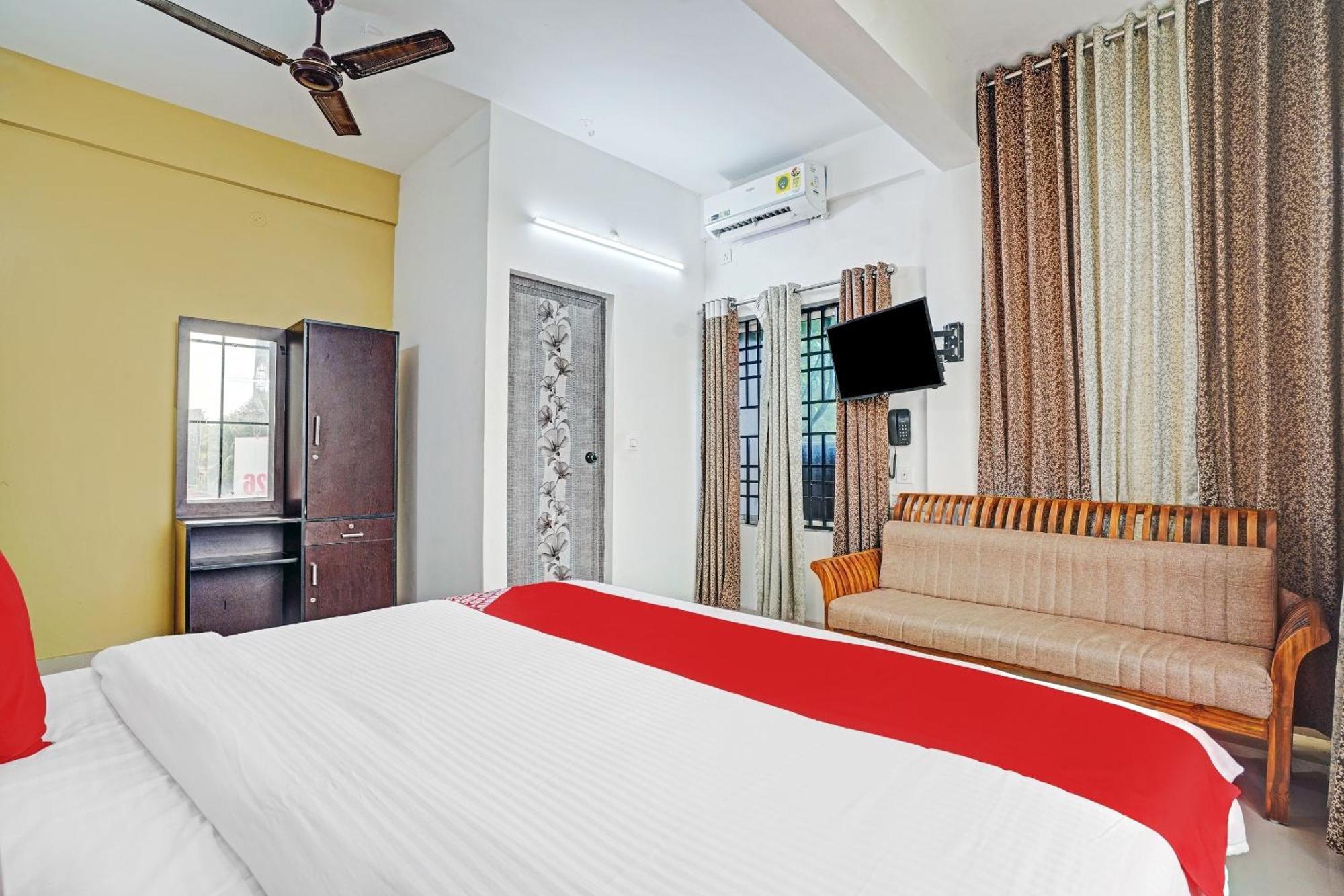 Hotel Thaza Rooms Nedumbassery Exterior photo